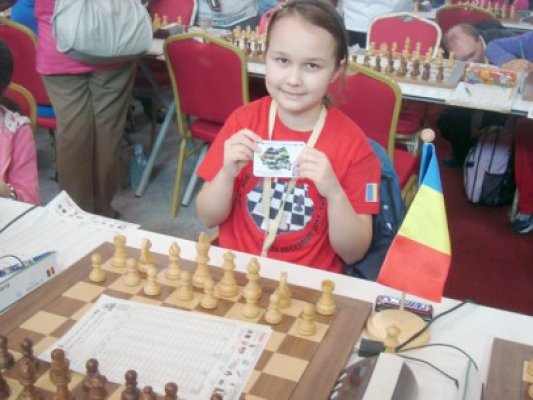 Maria Anghel, micuţa campioană la şah, este speranţa Constanţei la Campionatul Naţional pentru copii